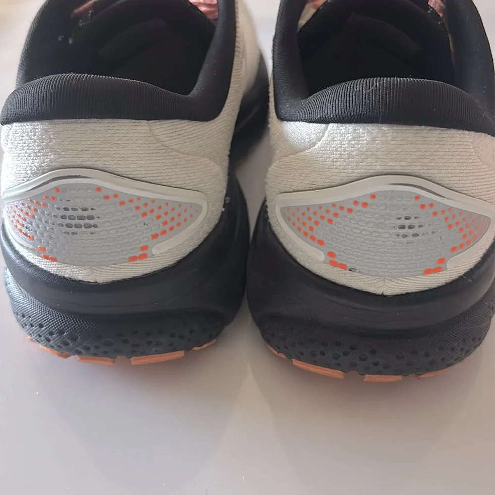 Brooks Ghost Women's Running Shoes in Light Gray with Pink Accents - Picture 3 of 7